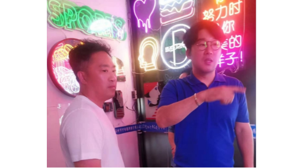 光影交錯間，韓國客人的霓虹之旅——探索霓虹燈與迷你字工藝的融合